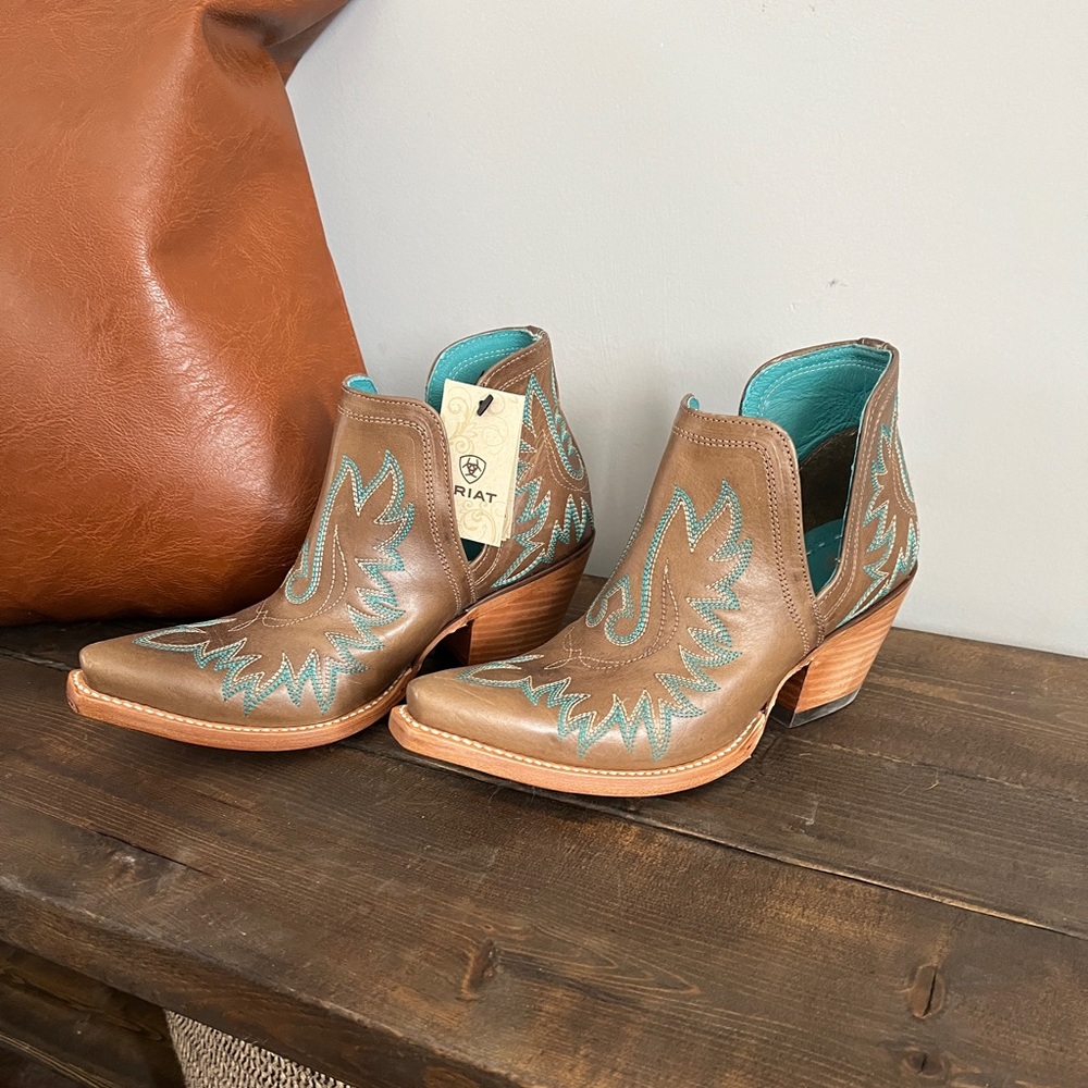Womens Ariat Short Turquoise and Brown Western Boots